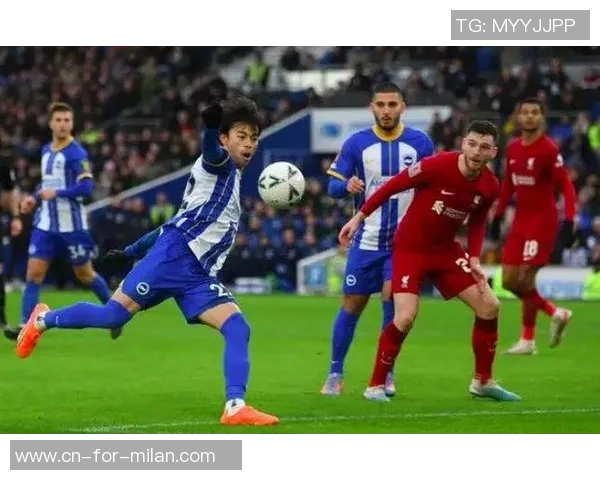 拿日本战犯相片！三笘薰拒抱歉，布莱顿+英超辩称是失误，你信吗